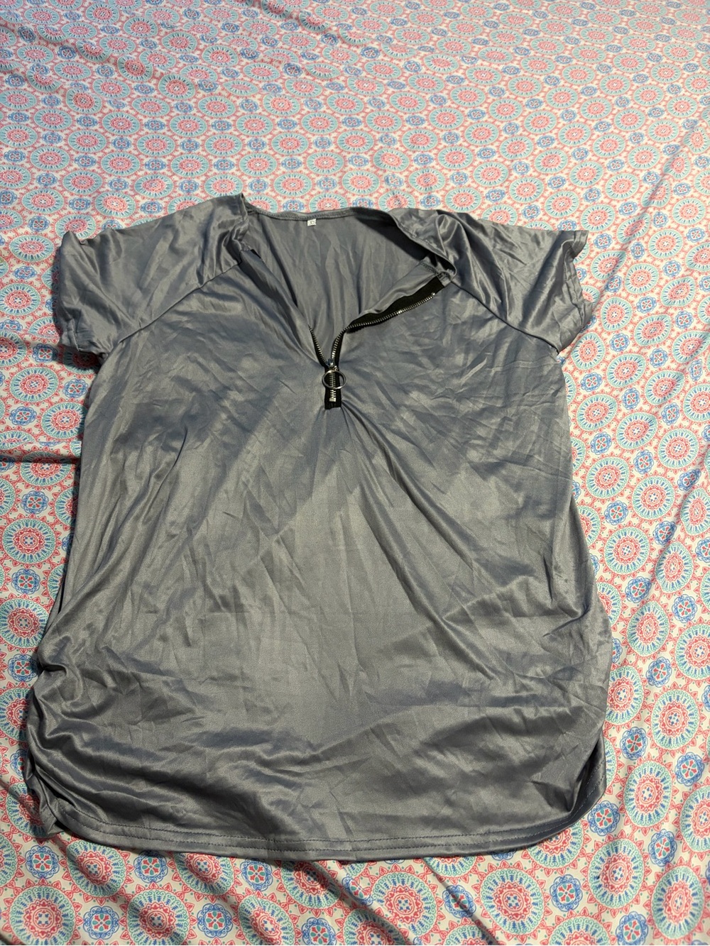 Women’s Short-Sleeve Zipper V-Neck Top - Charcoal Gray